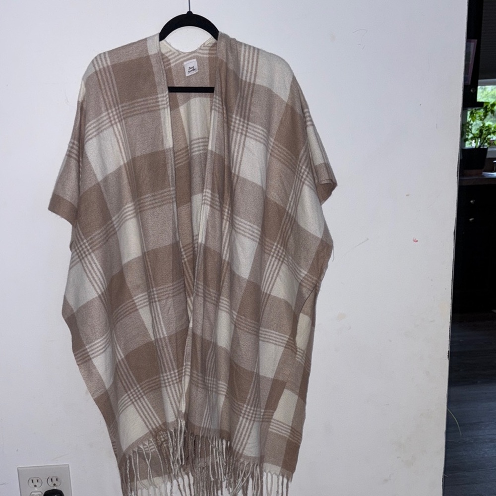Plaid Tan and Cream Cape